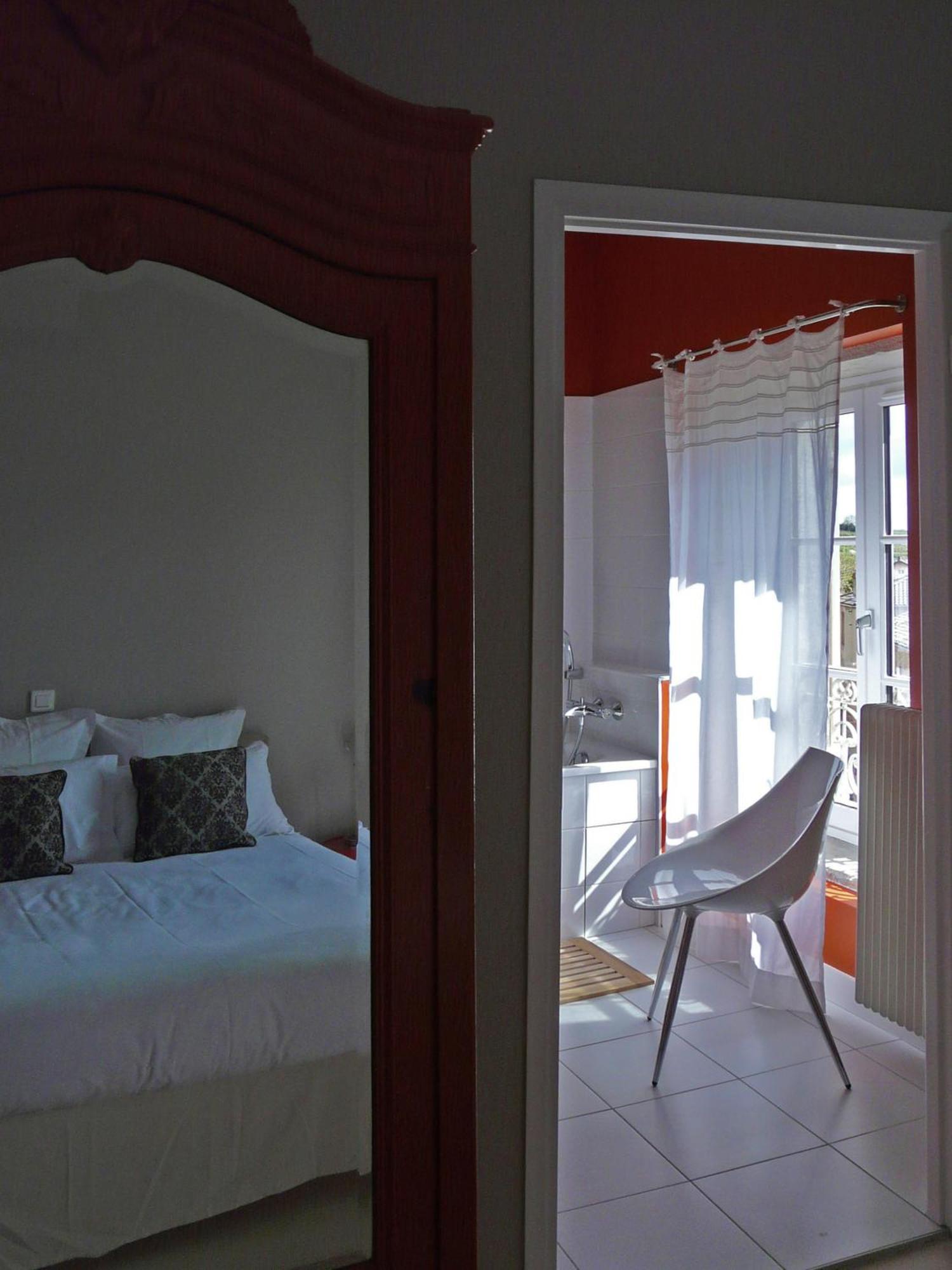 Hotel Courtille De Solutre Exteriör bild