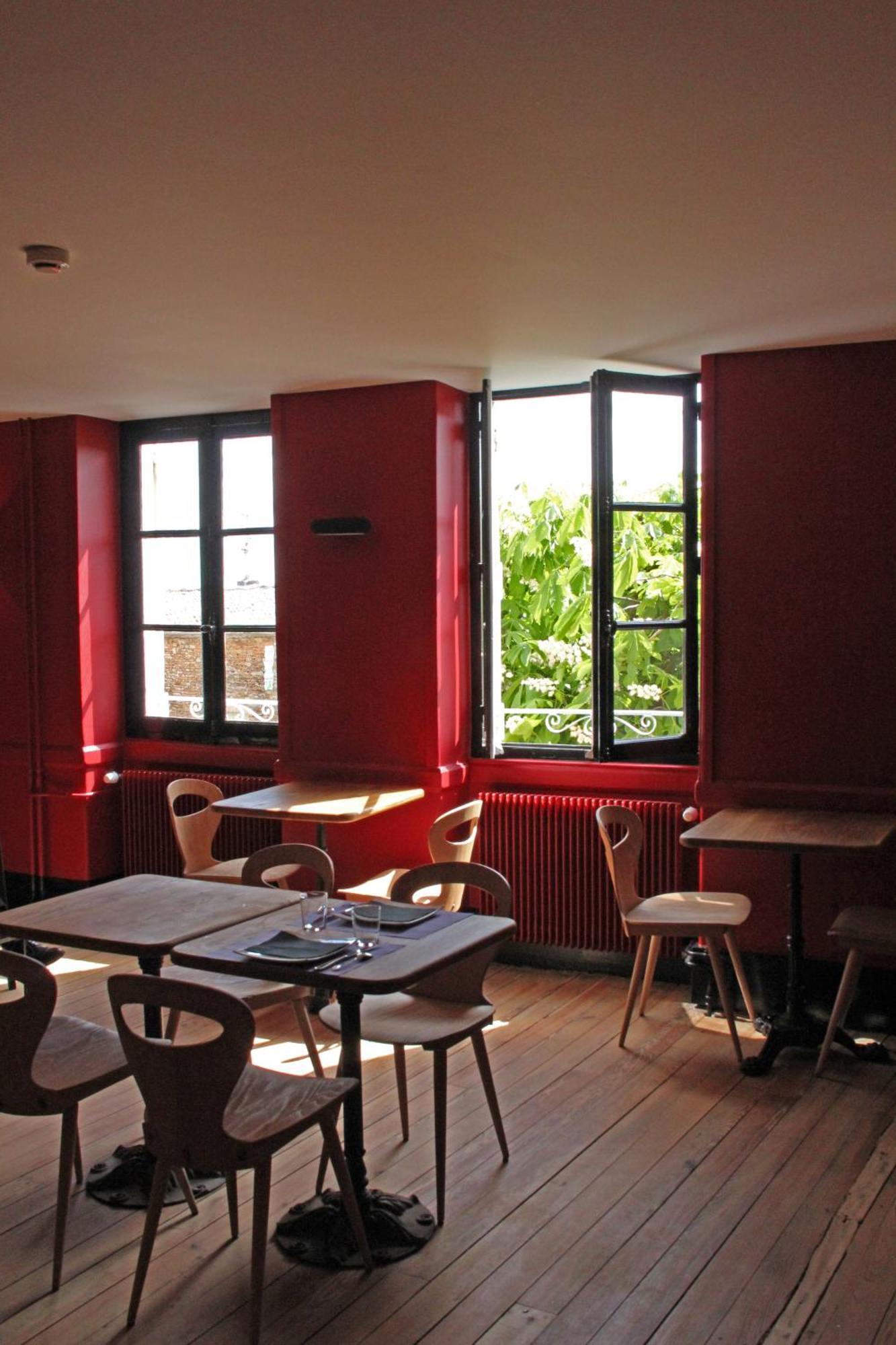 Hotel Courtille De Solutre Exteriör bild